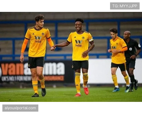 “草根足球周”启动，英超俱乐部向社区捐赠十万个足球